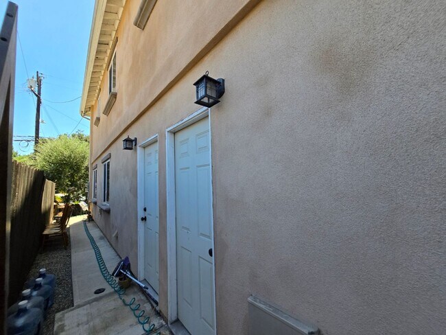 Building Photo - DOZIER(3805)
