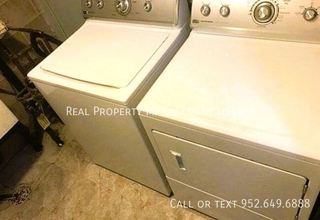 Building Photo - 10425 Decatur Cir