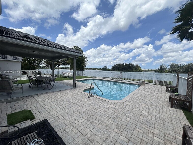 Building Photo - 5708 S Plum Bay Pky