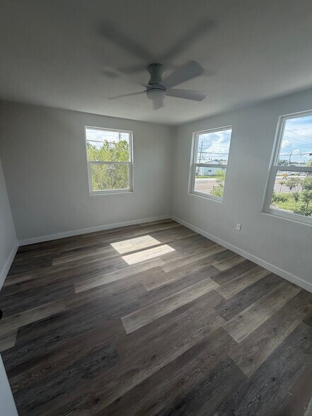 Building Photo - 1302 Clearlake Rd