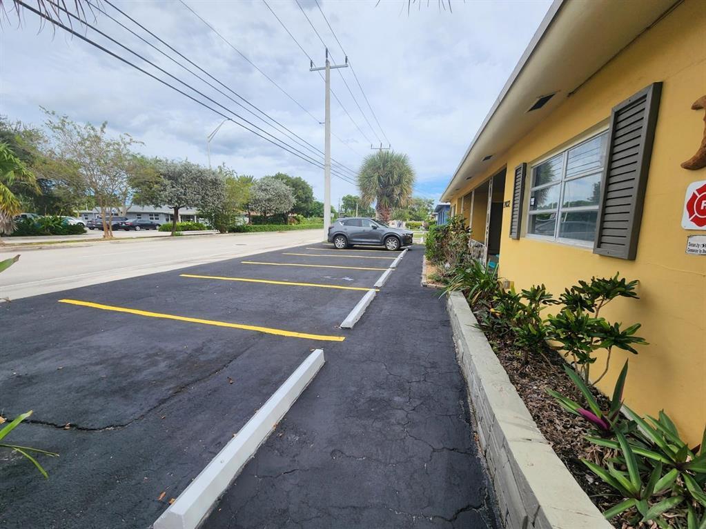 Building Photo - 2036 NE 26th St