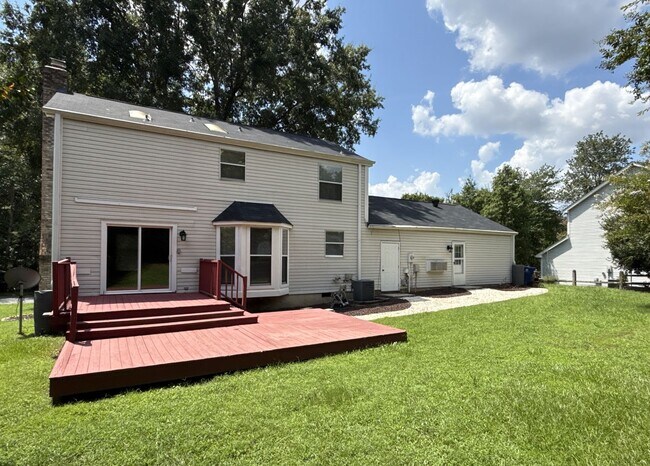 Building Photo - 3-Bedroom Home Close to Ballantyne!