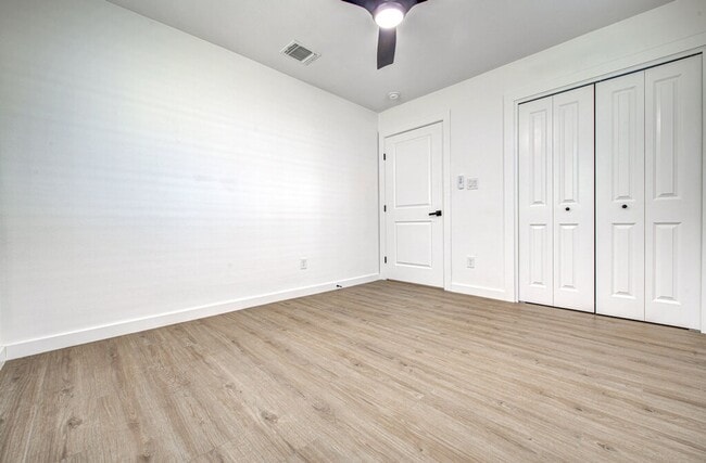 Building Photo - Fully Rebuilt 3BD Gem with Designer Finish...