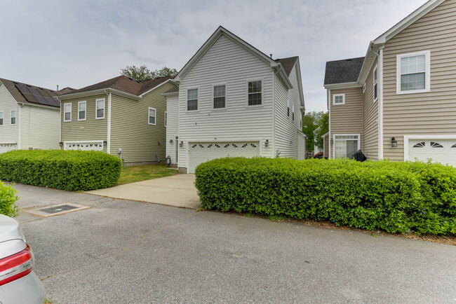 Building Photo - 528 Normandy St