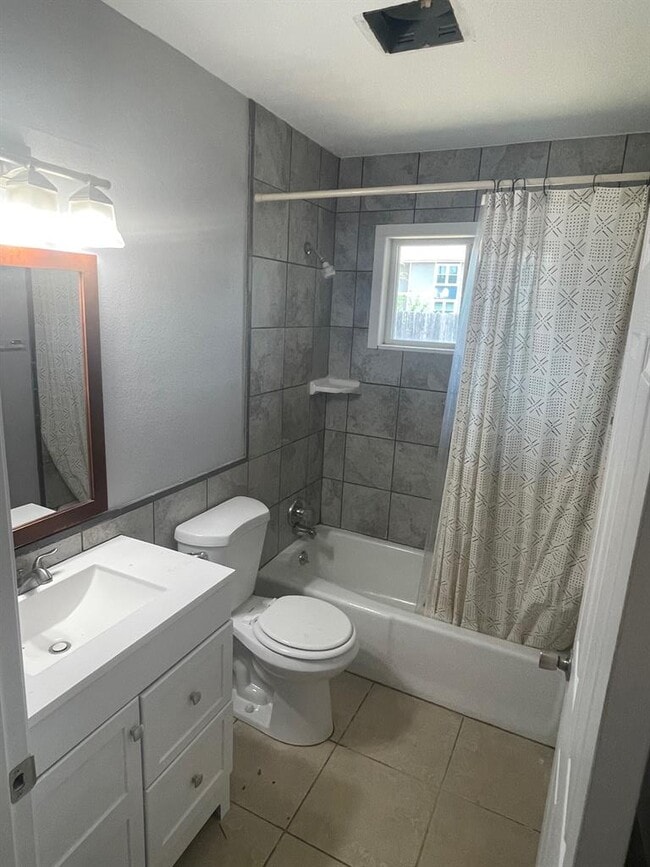 Building Photo - 8003 Pinedale Cove