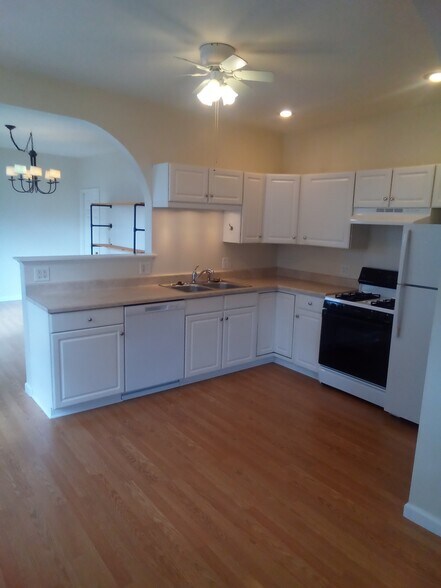 Building Photo - 914 Front St