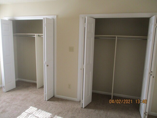 Building Photo - 2808 Falcon Ln