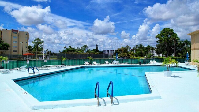 Building Photo - 3810 Via Poinciana