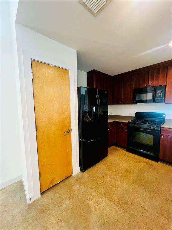 Building Photo - 5900 Toscana Ave
