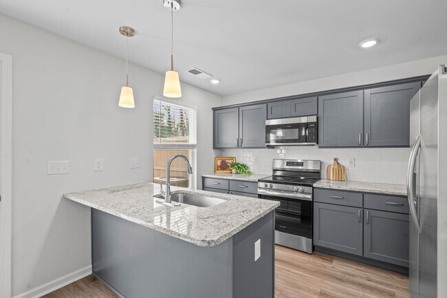 Building Photo - Beautiful 3 Bedroom 2.5 Bath Townhome in East Main Meadows