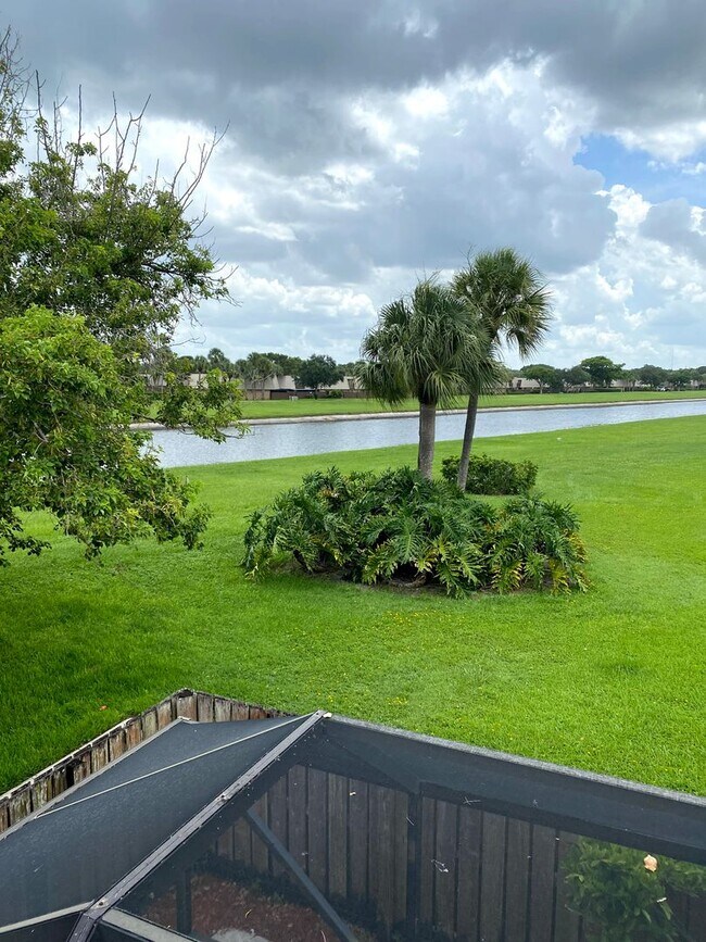 Building Photo - Beautiful and well-maintained 2BR/2BA town...