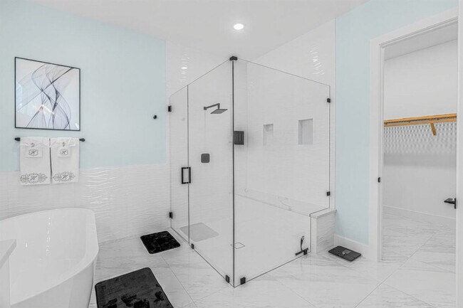 Building Photo - 3611 Gulfstream Pkwy