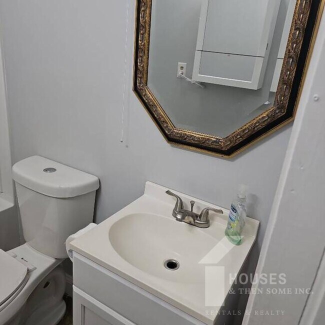 Building Photo - 354 E Floyd Baker Blvd