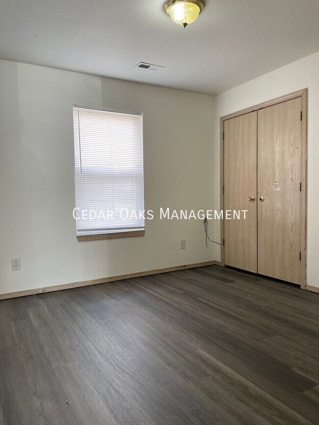 Building Photo - 100 Josie Pl