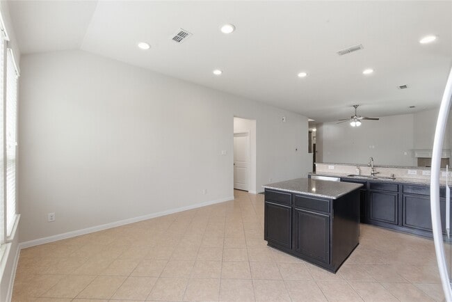 Building Photo - 3418 Delta Dr