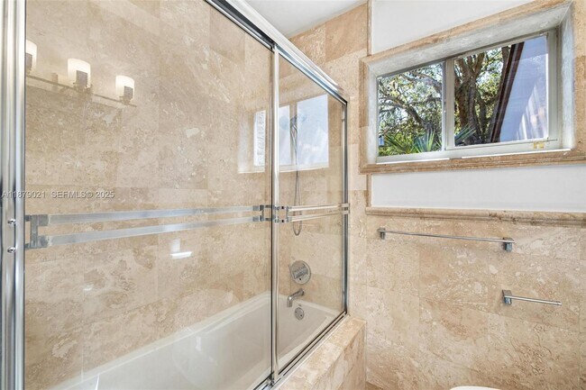 Building Photo - 11301 SW 91 Ave