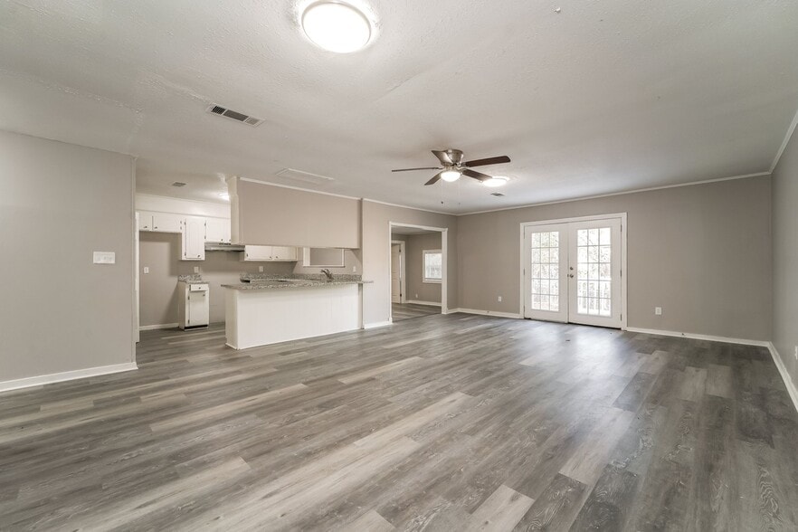 Building Photo - 657 Upper Darby Rd