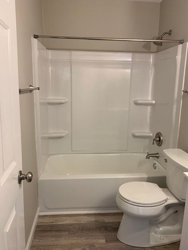 Building Photo - Cozy Living on a quiet cul de sac.