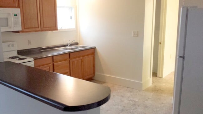 Building Photo - Recently Renovated 2 Bedroom Home For Rent...