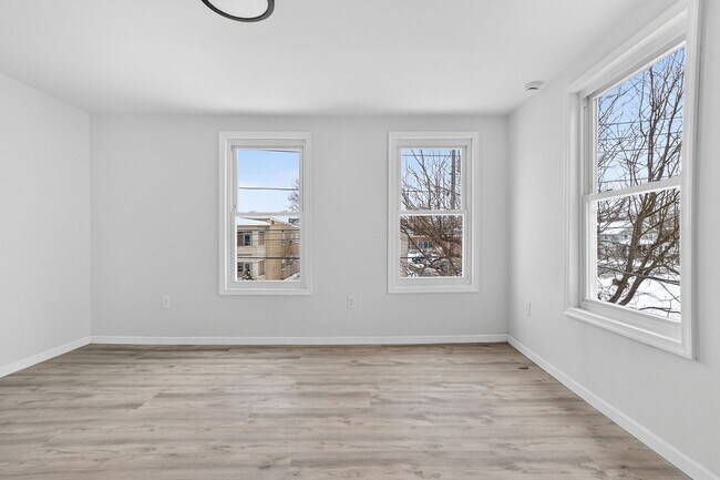 Building Photo - 398-400 N. Maple Ave