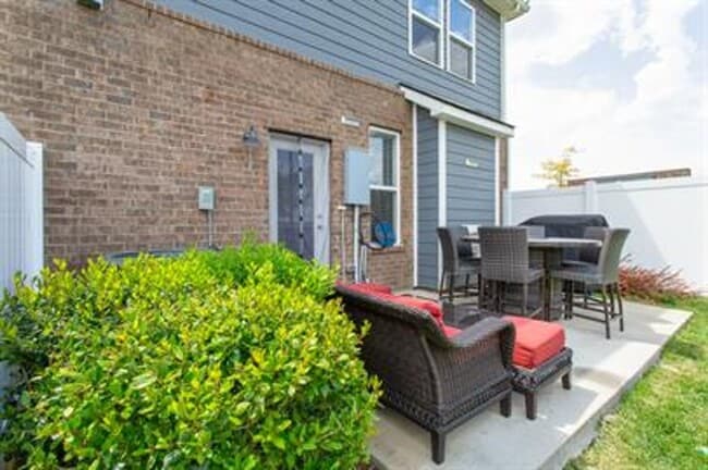 Building Photo - Beautiful Townhouse in Murfreesboro!