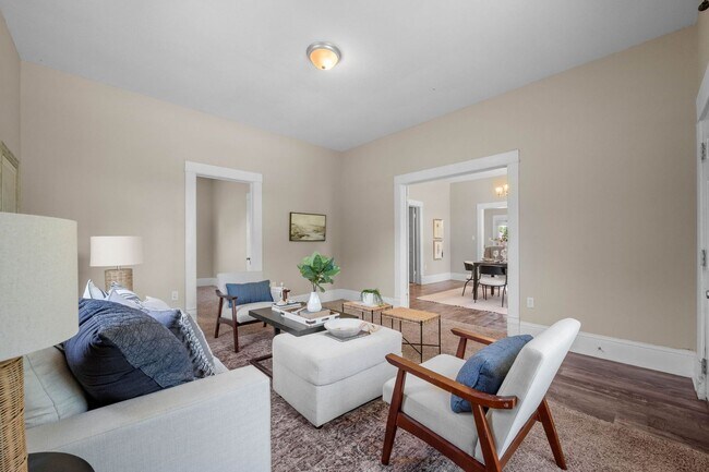 Building Photo - 2 or 3 bed/1 bath house in Indian Hills av...