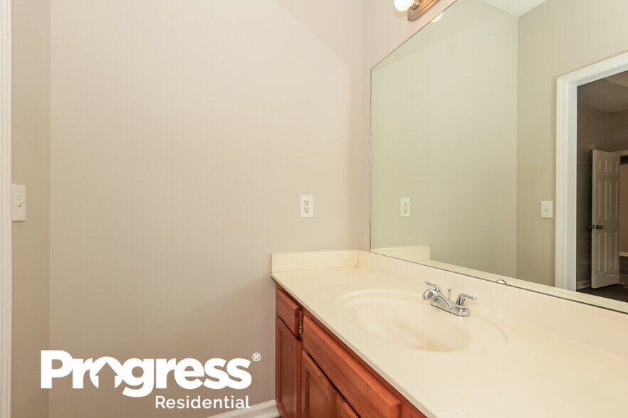 Building Photo - 1207 Larzelere Ln