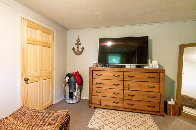 Building Photo - PRELEASING for AUGUST! Close to Campus