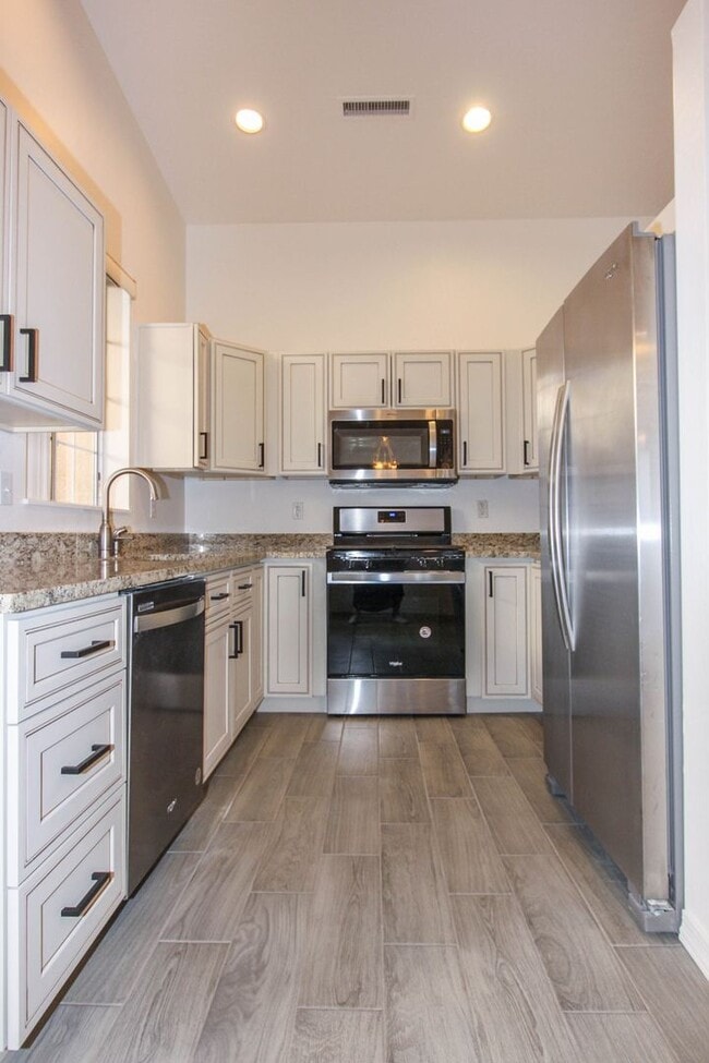 Building Photo - Prescott Valley Duplex with 2 Car Garage