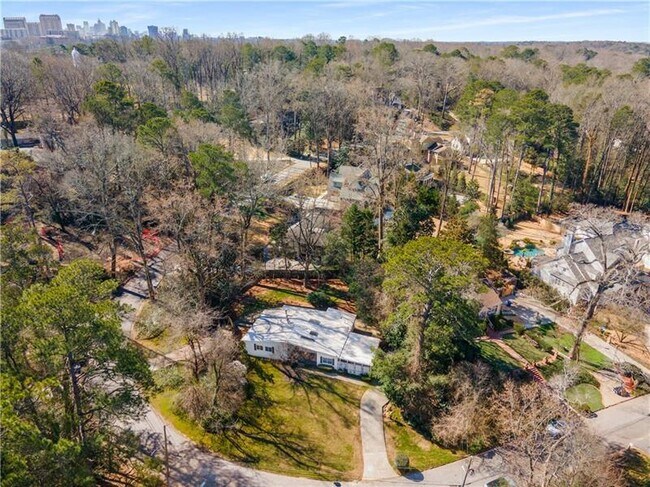 Building Photo - 130 Putnam Cir NE