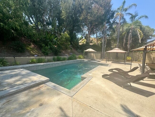 Building Photo - Resort Living in Mission Viejo! Beautiful,...