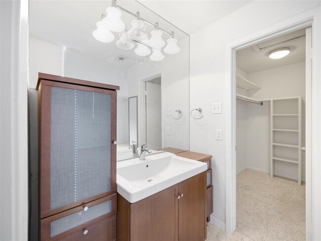 Building Photo - 7611 Woodthrush Dr