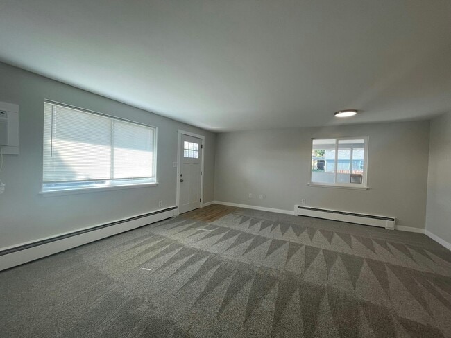 Building Photo - 802 W Cherry Ave