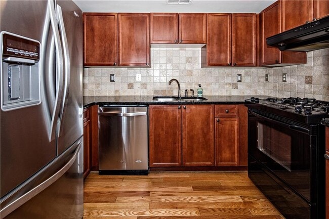 Building Photo - 4248 River Green Dr NW