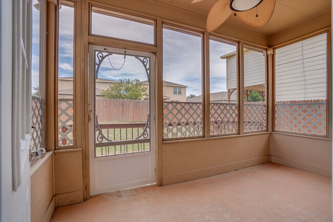 Building Photo - 11905 Fieldcrest Run