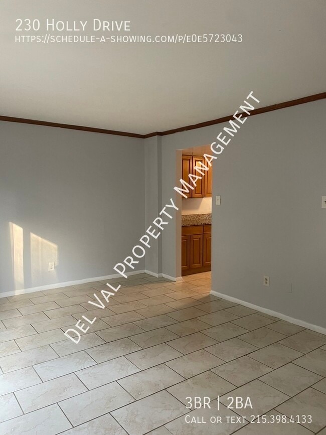 Building Photo - 230 Holly Dr