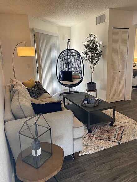 Building Photo - 1745 E Glenn St