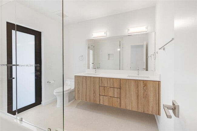 Building Photo - 8000 SW 139th Ter