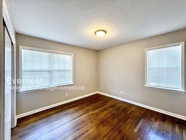 Building Photo - 1369 Bennington Dr