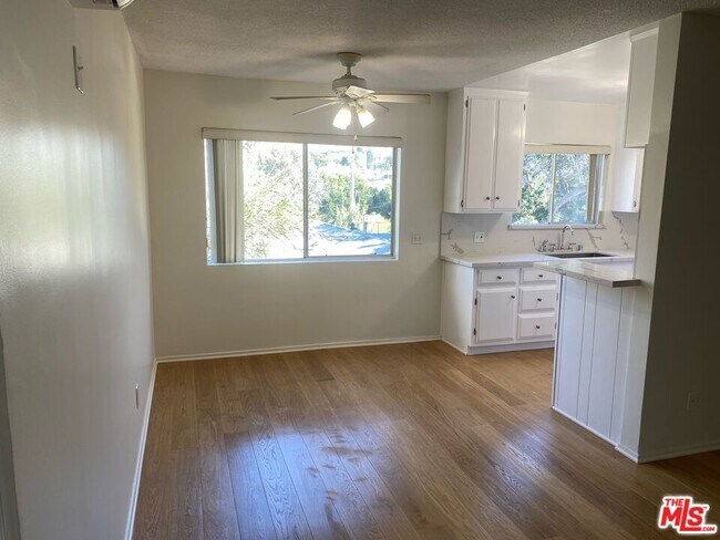 Building Photo - 2423 4th St