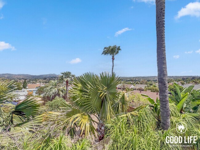 Building Photo - SD: Stunning 4BD/3BA Home in Vista with Panoramic Views, Private Balcony & Large Yard