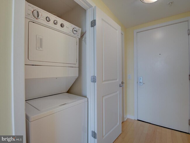 Building Photo - 475 K St NW