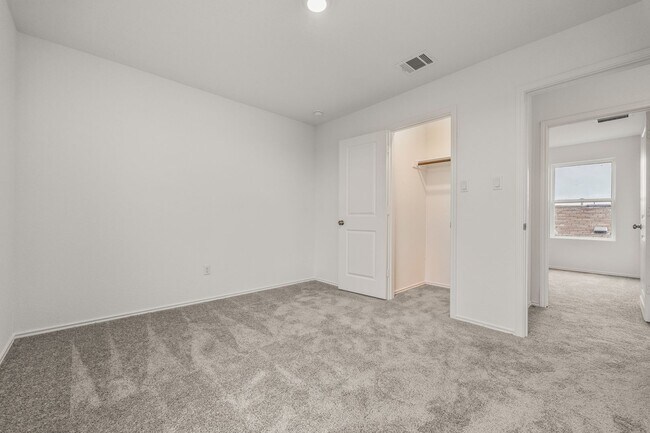 Building Photo - Charming 4BR/2BA in St. Hedwig – Open Floor Plan & Private Backyard