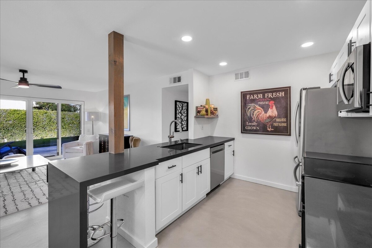 Building Photo - 1111 E Ramon Rd