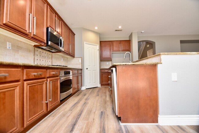Building Photo - AVAILABLE NOW: 4 Bd/3Ba in Great Oak Schoo...