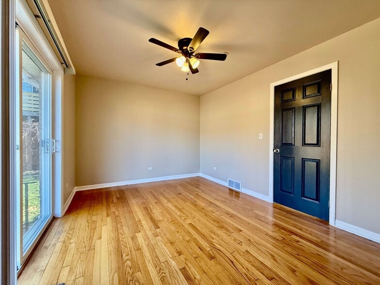 Building Photo - 565 Sidney Ave