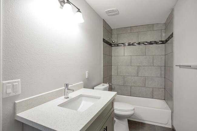 Building Photo - Modern Home with Pool in the Best ASU neighborhood