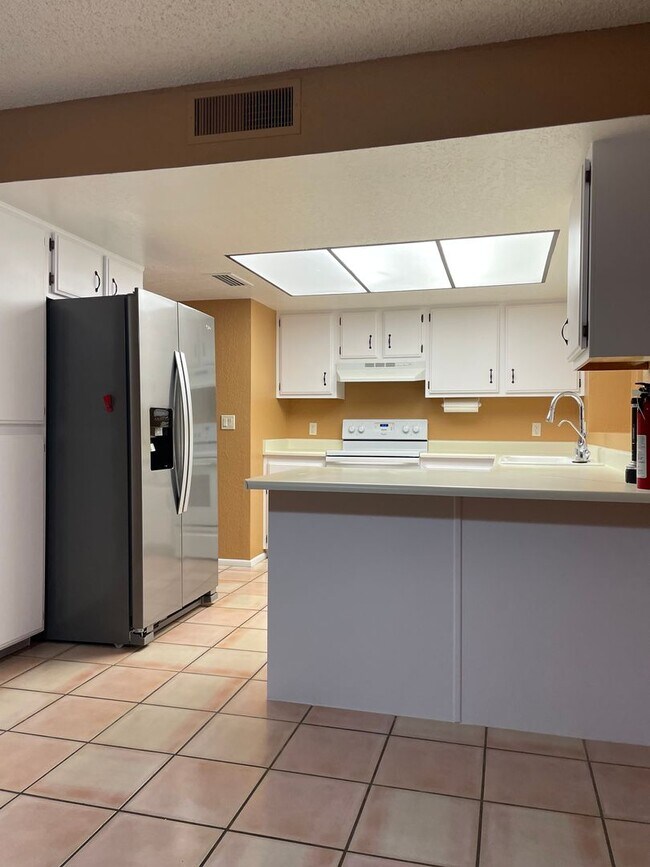 Building Photo - OWNER'S SUMMER SPECIAL-$300 OFF first 3 months! Sparkling Pool Home!