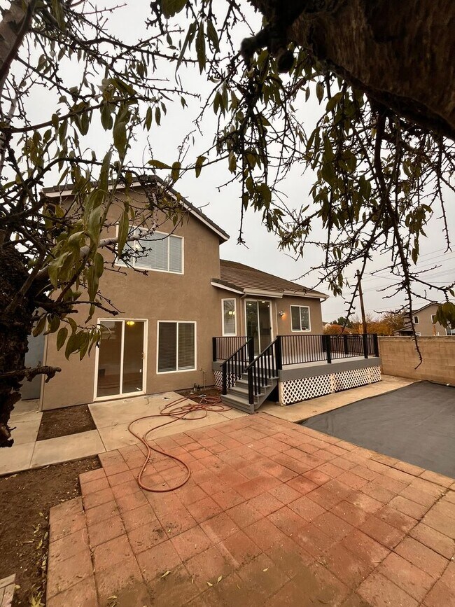 Building Photo - Near Kaiser/Pelandale