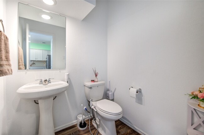 Building Photo - 26627 Ledgemont Dr